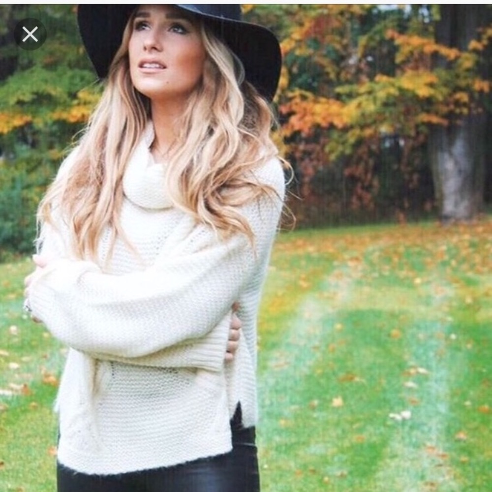 Kittenish by Jessie James Decker Sweater